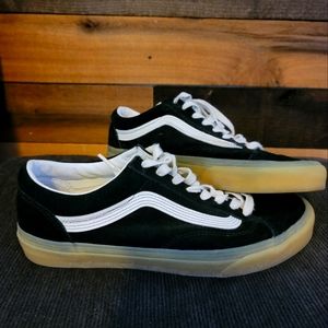 Mens 9.5 Van's canvas sneakers.